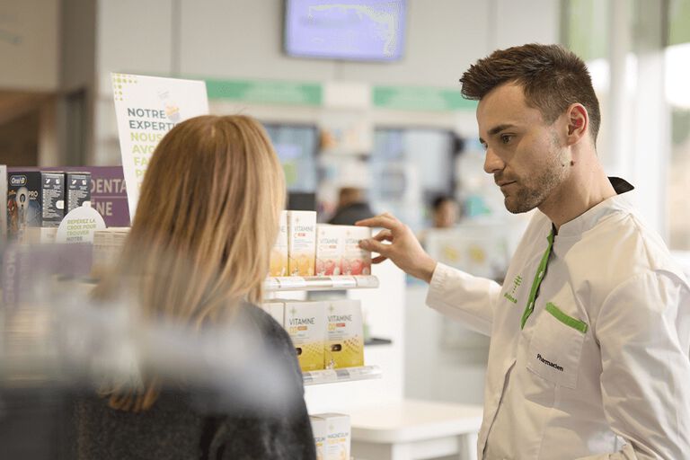 https://www.multipharma.be/dw/image/v2/BDGN_PRD/on/demandware.static/-/Library-Sites-MultipharmaSharedLibrary/default/dw1724953a/Home/Corporate/Branding%20Multi/Cooperation/multico-981x654-pharmacien.jpg?sw=768&sfrm=png