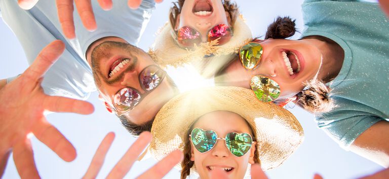 https://www.multipharma.be/dw/image/v2/BDGN_PRD/on/demandware.static/-/Library-Sites-MultipharmaSharedLibrary/default/dw5913f212/Home/blog/Seasonal-Campaigns/2023-9%20Complements%20&%20Vitamines/summer-981x451-v1.jpg?sw=768&sfrm=png