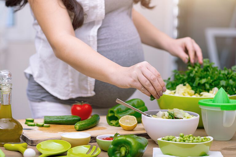 https://www.multipharma.be/dw/image/v2/BDGN_PRD/on/demandware.static/-/Library-Sites-MultipharmaSharedLibrary/default/dw6bb8fa93/Home/blog/Seasonal-Campaigns/2023%2003%20Maternity/vitamine-981x654-1.jpg?sw=768&sfrm=png