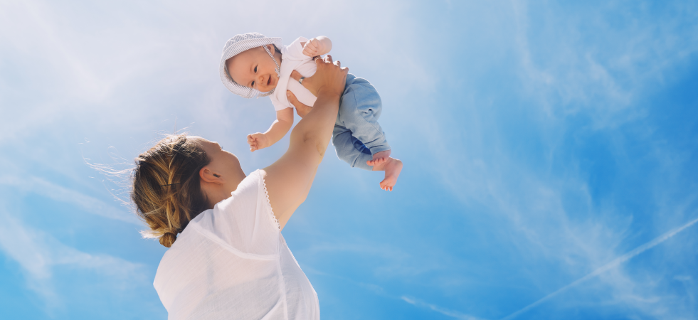 https://www.multipharma.be/dw/image/v2/BDGN_PRD/on/demandware.static/-/Library-Sites-MultipharmaSharedLibrary/default/dw81922964/Home/blog/Seasonal-Campaigns/2022-5-Baby/bebe%20981x451.png
