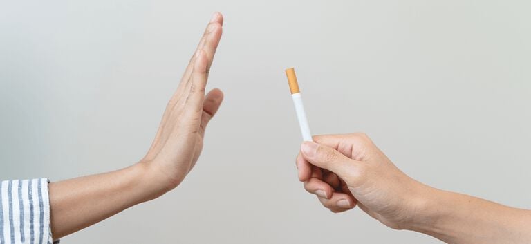 https://www.multipharma.be/dw/image/v2/BDGN_PRD/on/demandware.static/-/Library-Sites-MultipharmaSharedLibrary/default/dwb9389771/Home/blog/Seasonal-Campaigns/2024%2005%20Stop%20Smoking/smoking-article-981x451.jpg?sw=768&sfrm=png
