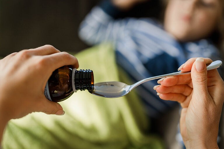 https://www.multipharma.be/dw/image/v2/BDGN_PRD/on/demandware.static/-/Library-Sites-MultipharmaSharedLibrary/default/dwc12cdb0e/Home/blog/Seasonal-Campaigns/2025%2010%20Antibio/Photo%203%20-%20981x654px.jpg?sw=768&sfrm=jpg
