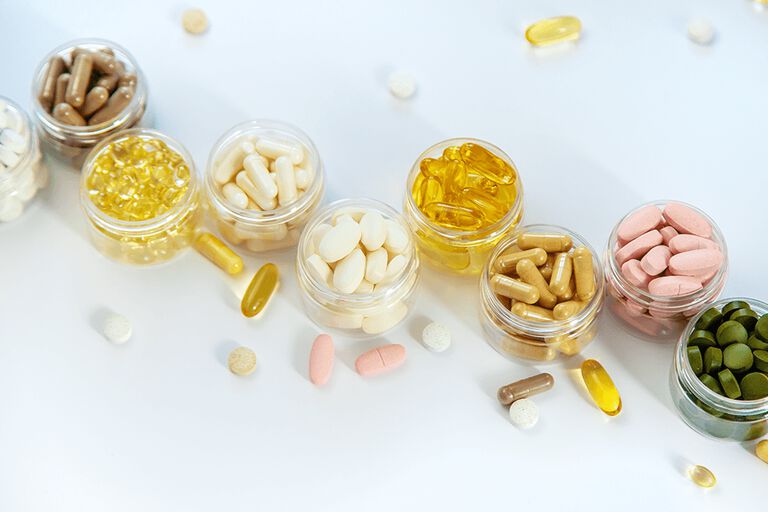 https://www.multipharma.be/dw/image/v2/BDGN_PRD/on/demandware.static/-/Library-Sites-MultipharmaSharedLibrary/default/dwd0638fa5/Home/blog/Seasonal-Campaigns/2023-9%20Complements%20&%20Vitamines/complet-3-981x654.jpg?sw=768&sfrm=png