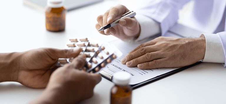 https://www.multipharma.be/dw/image/v2/BDGN_PRD/on/demandware.static/-/Library-Sites-MultipharmaSharedLibrary/default/dwd361fd01/Home/Corporate/Pharmacien%20de%20ref/temoignage-981x451-3.jpg?sw=768&sfrm=png
