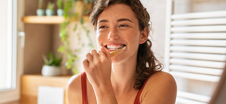 https://www.multipharma.be/dw/image/v2/BDGN_PRD/on/demandware.static/-/Library-Sites-MultipharmaSharedLibrary/default/dwd7901e27/Home/Category%20Landing%20Pages/Mondhygiëne/bucco-981x451-1.jpg?sw=768&sfrm=png