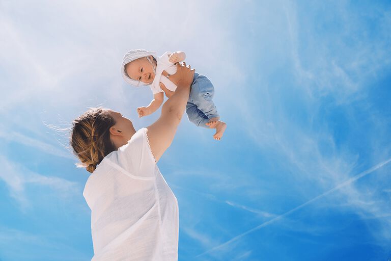 https://www.multipharma.be/dw/image/v2/BDGN_PRD/on/demandware.static/-/Library-Sites-MultipharmaSharedLibrary/default/dwed731584/Home/Category%20Landing%20Pages/Babyvoeding/maman&bébé-981x654-campagne.jpg?sw=768&sfrm=png