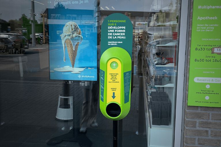https://www.multipharma.be/dw/image/v2/BDGN_PRD/on/demandware.static/-/Library-Sites-MultipharmaSharedLibrary/fr_BE/dw5196d560/Blog/Seasonal-Campaigns/2022-2-Sun/distributeur-solaire-981x654-fr.jpg?sw=768&sfrm=png