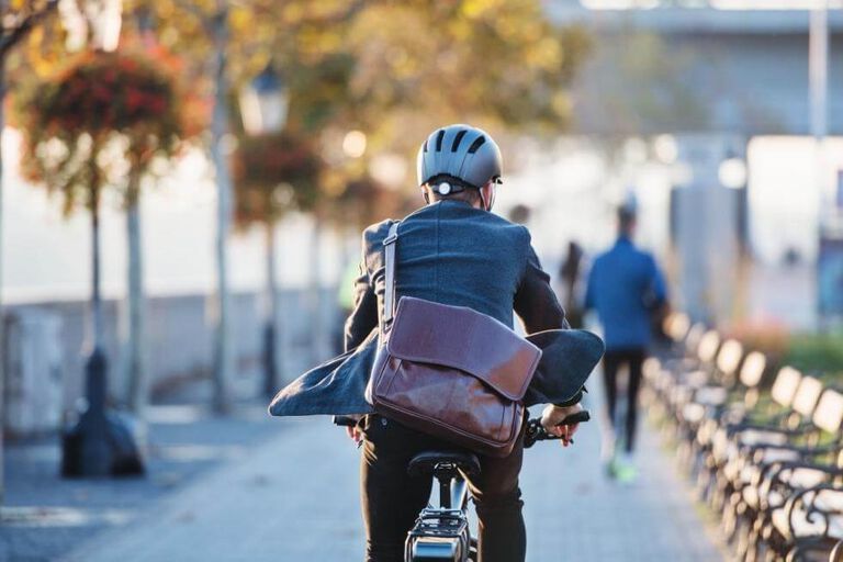 https://www.multipharma.be/dw/image/v2/BDGN_PRD/on/demandware.static/-/Library-Sites-MultipharmaSharedLibrary/fr_BE/dw621c5ce8/Home/Homepage%20R&G/sustainability/fietsen_naar_je_werk.jpg?sw=768&sfrm=jpg