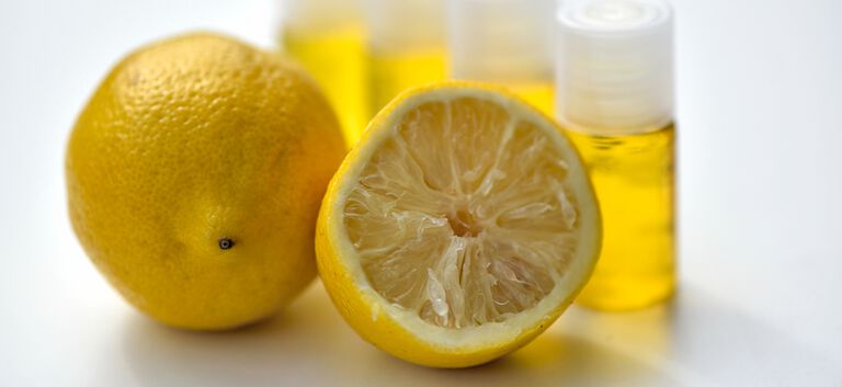 https://www.multipharma.be/dw/image/v2/BDGN_PRD/on/demandware.static/-/Library-Sites-MultipharmaSharedLibrary/fr_BE/dw9883cfa3/Home/Category%20Landing%20Page/Essential%20oil%20winter/huile-essentielle-981x451-5.jpg?sw=768&sfrm=png