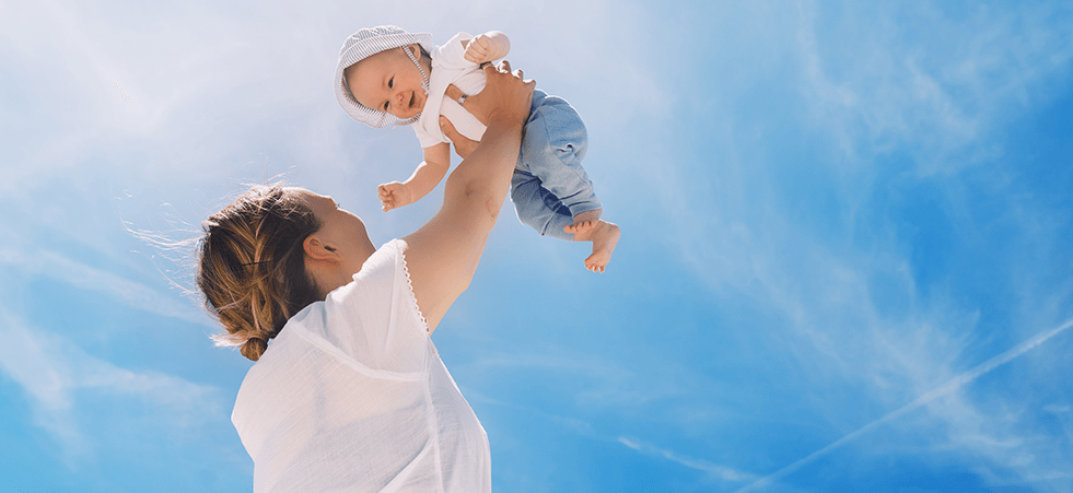 https://www.multipharma.be/dw/image/v2/BDGN_PRD/on/demandware.static/-/Library-Sites-MultipharmaSharedLibrary/fr_BE/dwe282ad03/Home/Category%20Landing%20Page/Reisapotheek/maman&bébé-981x451-campagne.png