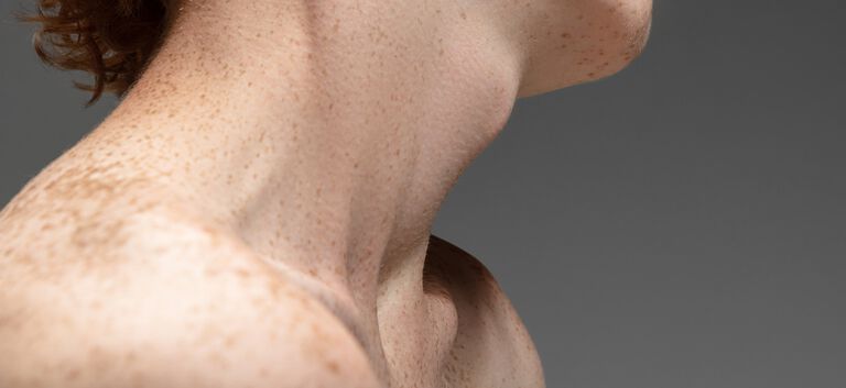 https://www.multipharma.be/dw/image/v2/BDGN_PRD/on/demandware.static/-/Library-Sites-MultipharmaSharedLibrary/fr_BE/dwf112a8c5/Blog/Seasonal-Campaigns/2023-1-skin/981x654-umbrella.jpg?sw=768&sfrm=png